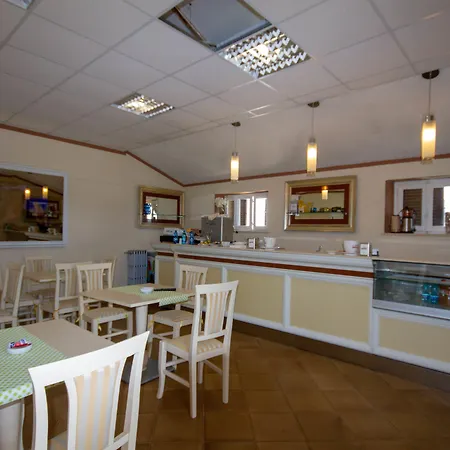 Dory Albinia